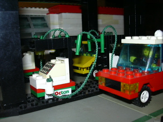gas_pumps_zoom.jpg