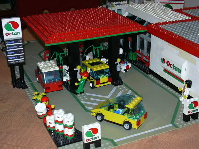 gas_station_octan_front04.jpg