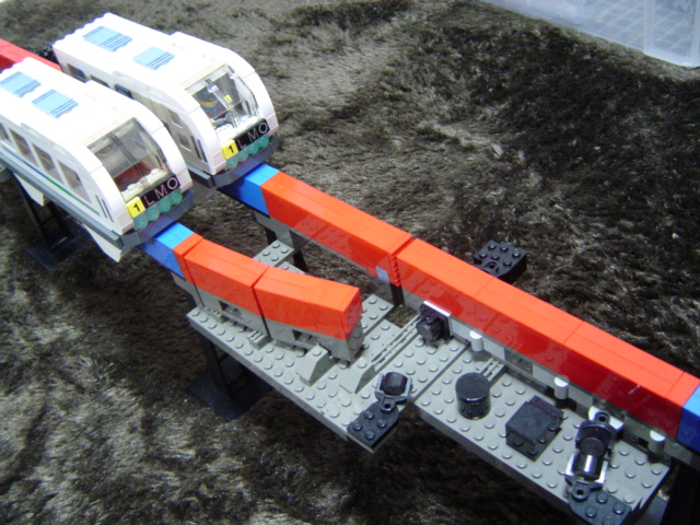 monorail605.jpg