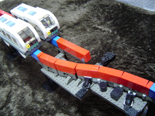 monorail606.jpg