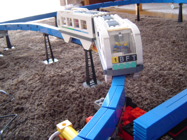 monorail701.jpg