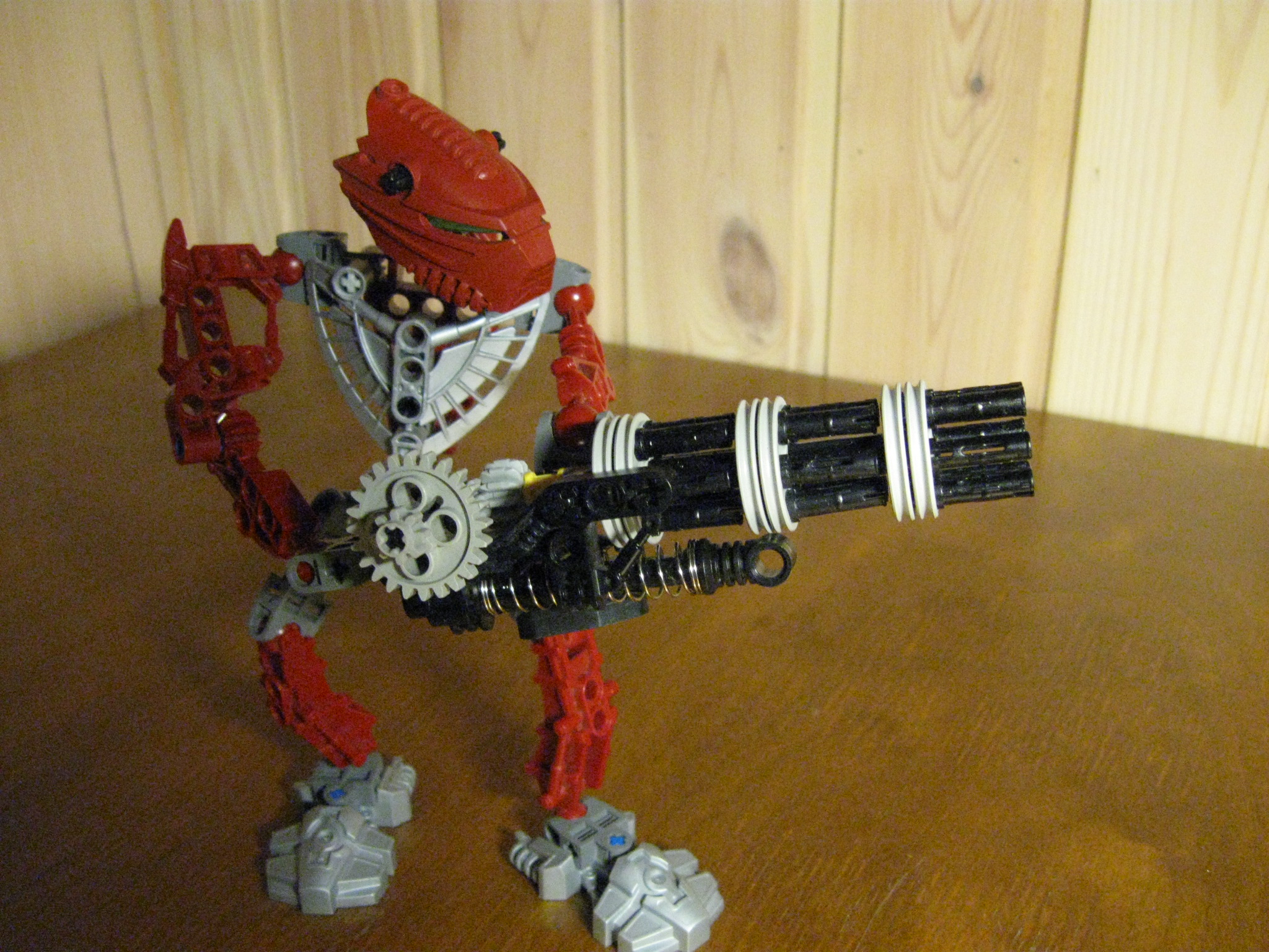 vakama_hordika_holding_minigun.jpg