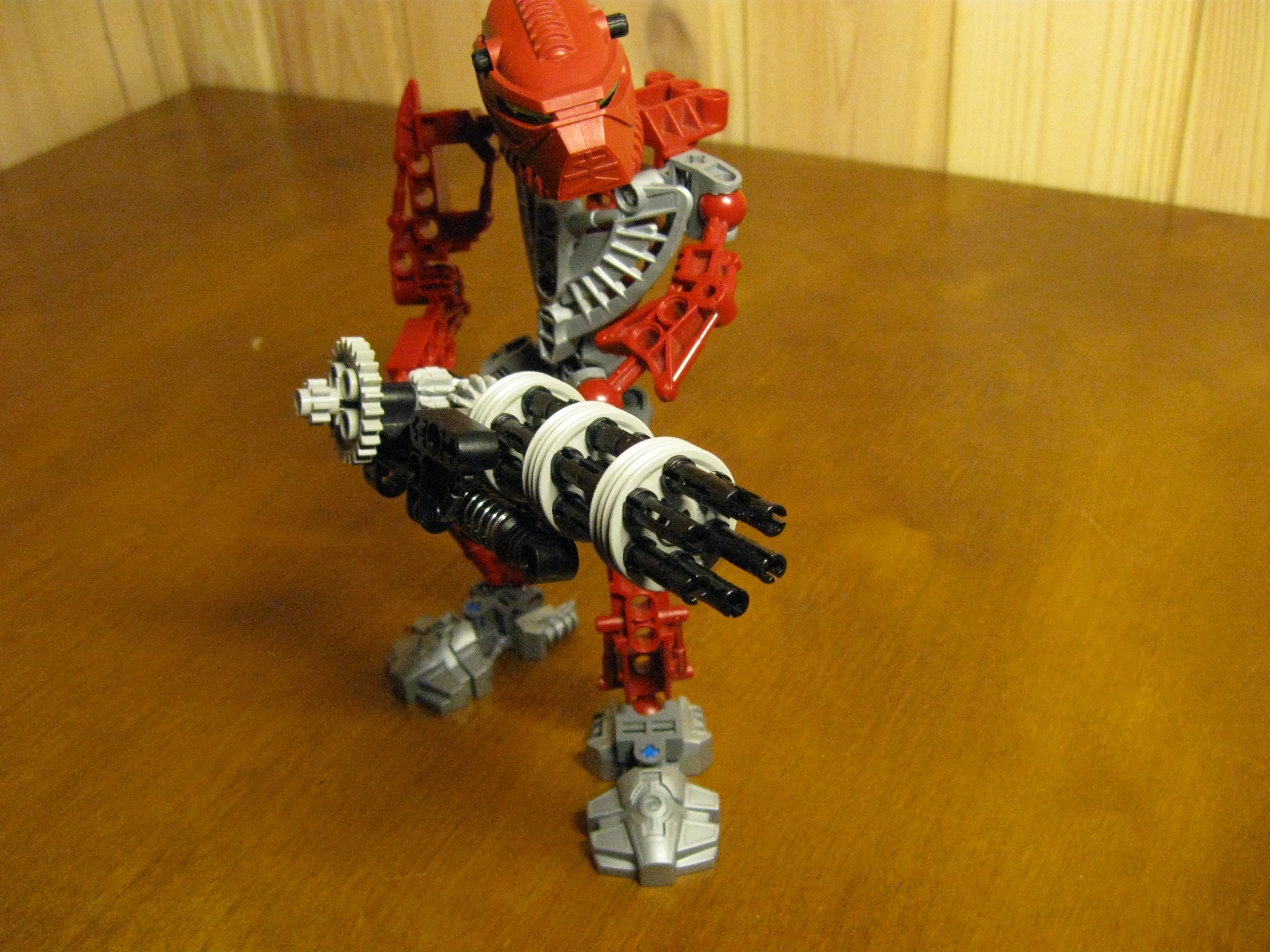 vakama_hordika_holding_minigun_2.jpg