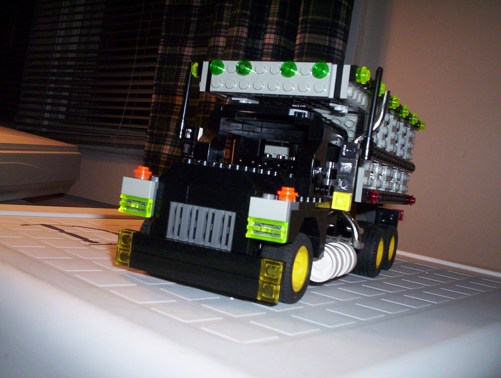 coaltrucklego_007.jpg