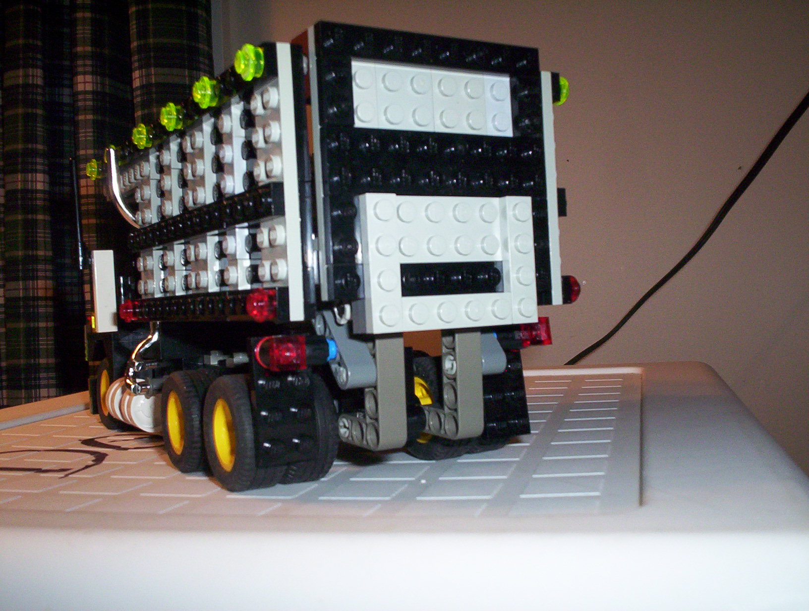 coaltrucklego_010.jpg