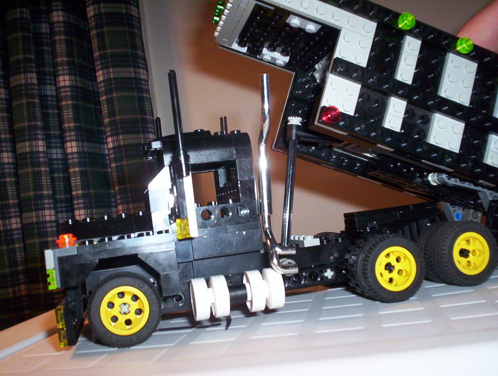 coaltrucklego_012.jpg