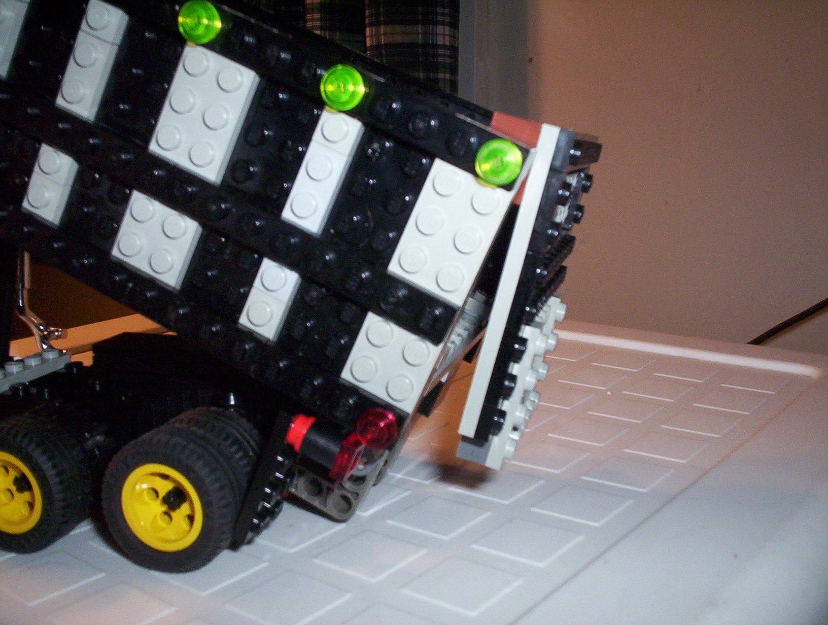 coaltrucklego_013.jpg