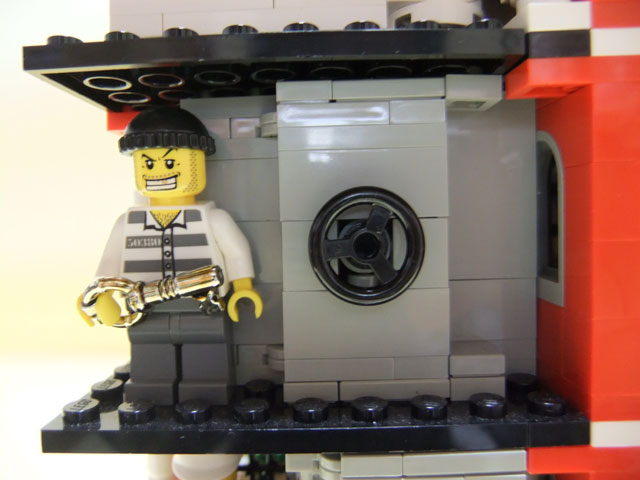 057-3f-vault-thief.jpg