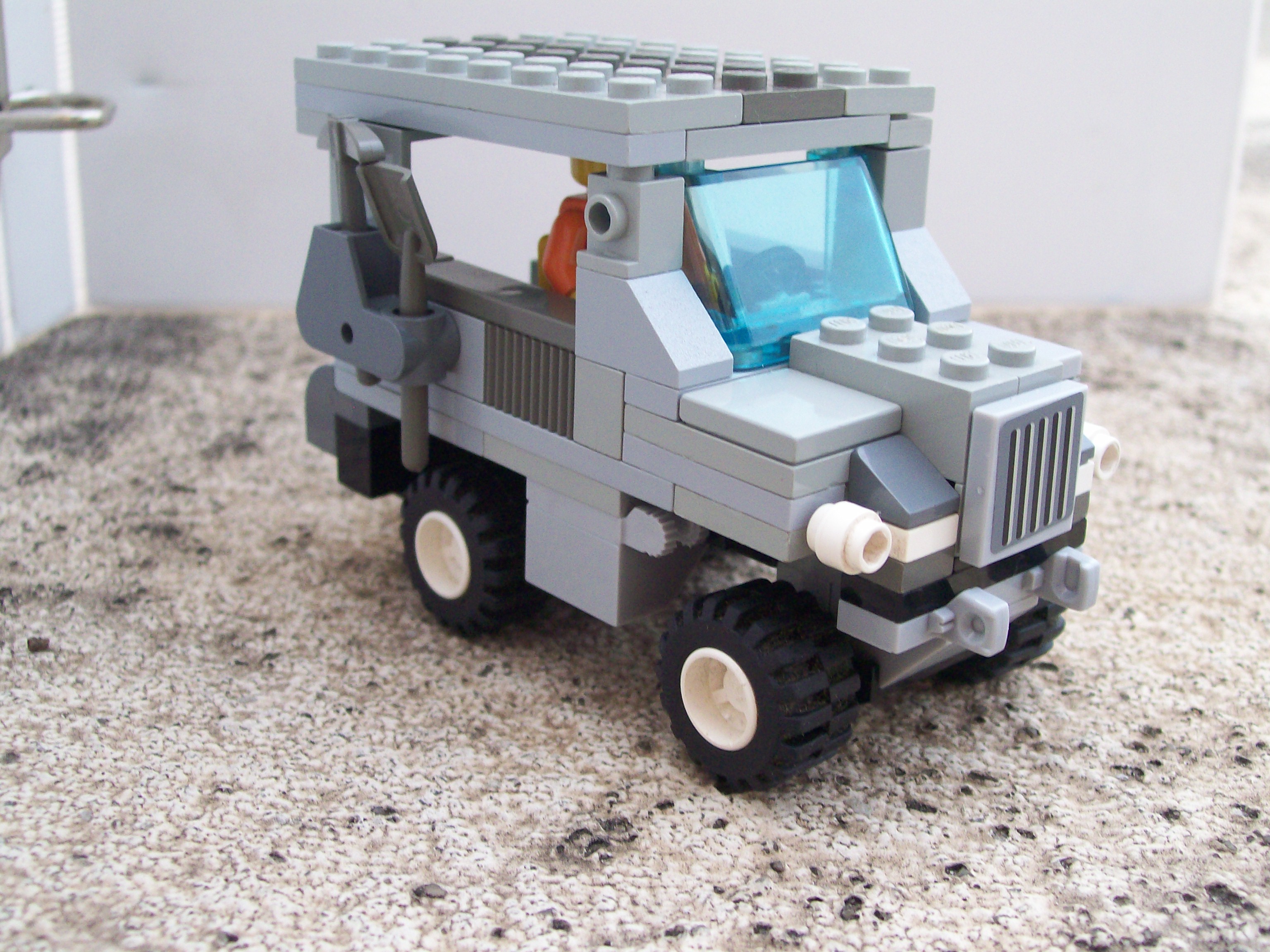 jeep_esq_frente_001.jpg