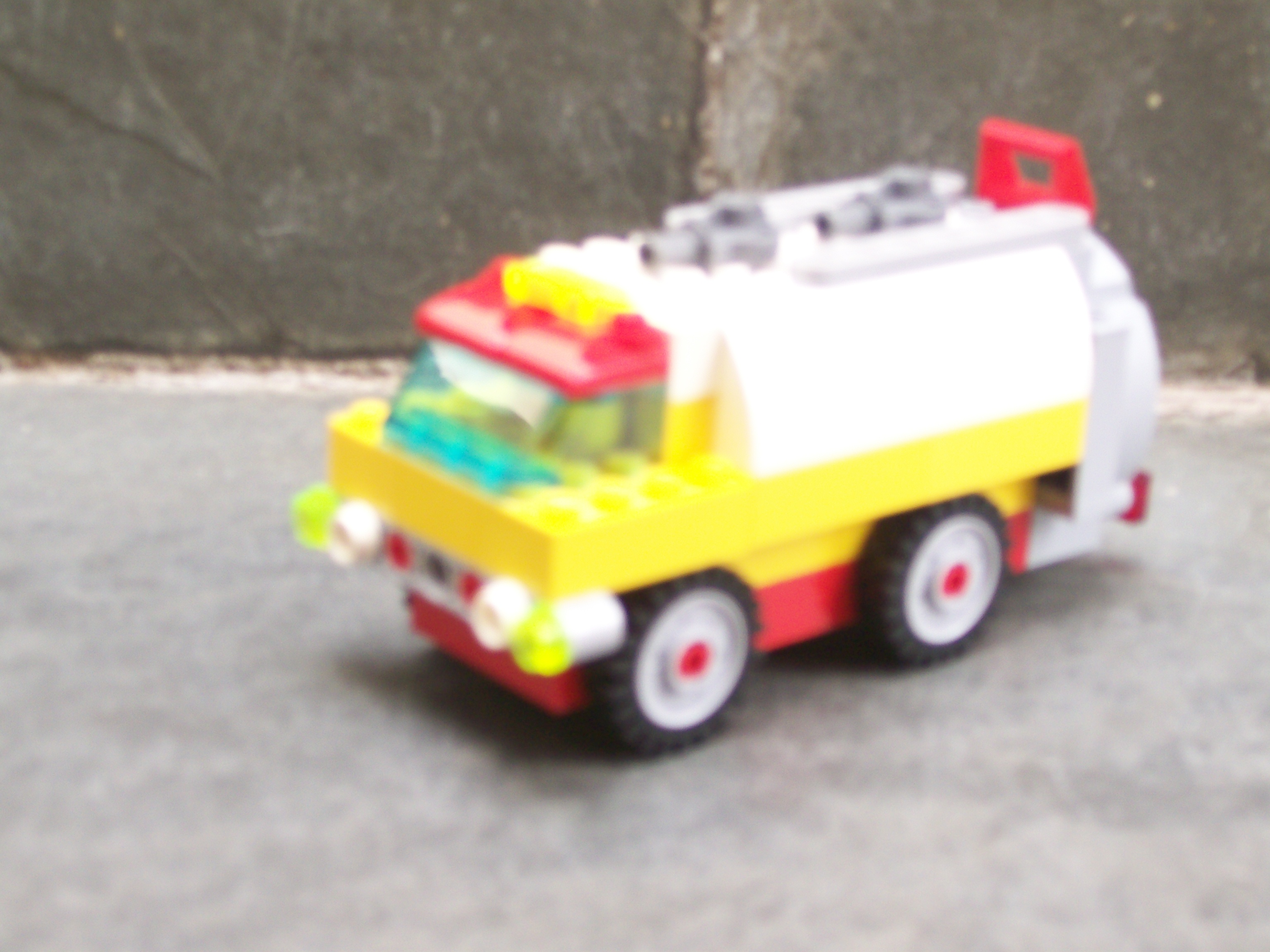 moc_humber_tank_truck_005.jpg