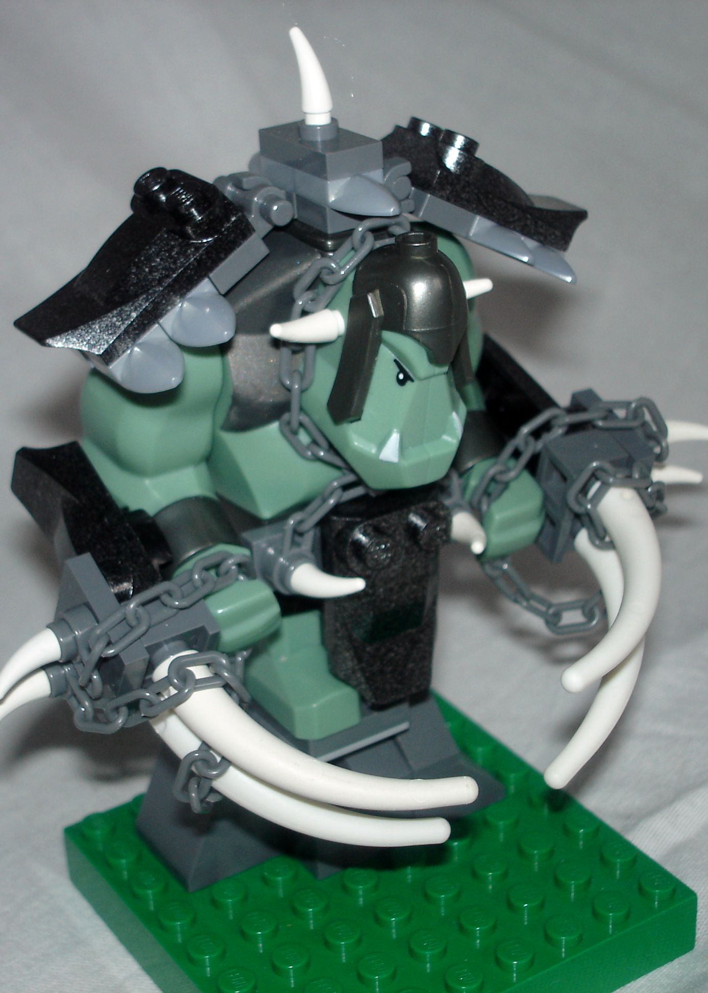 green_armored_troll_04.jpg