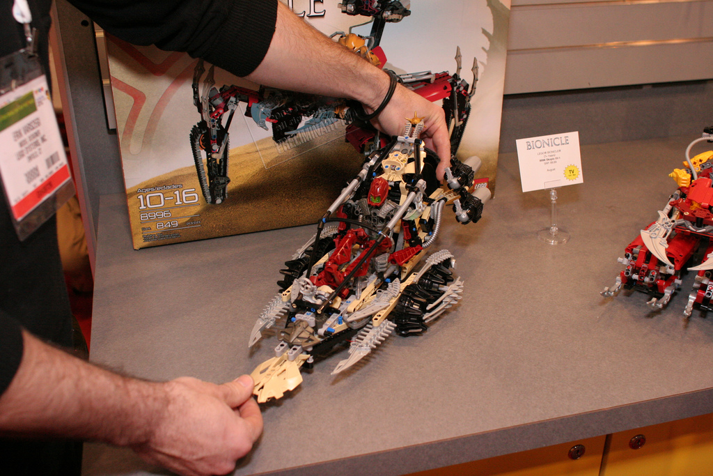 toy_fair_80.jpg