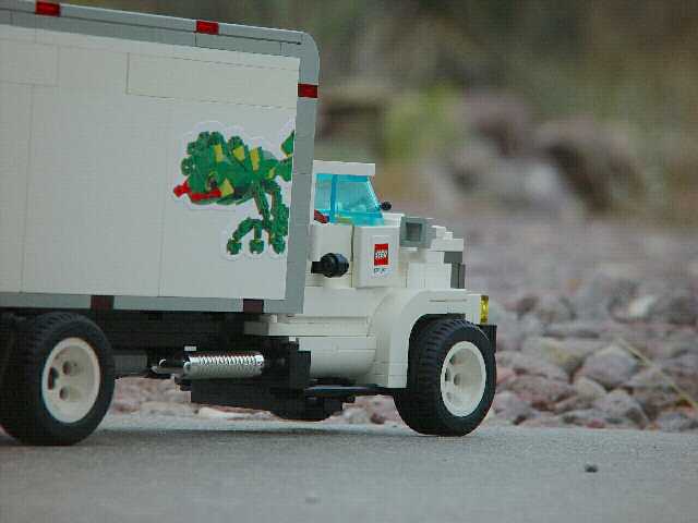wwym_truck_v8_real_brick_09.jpg