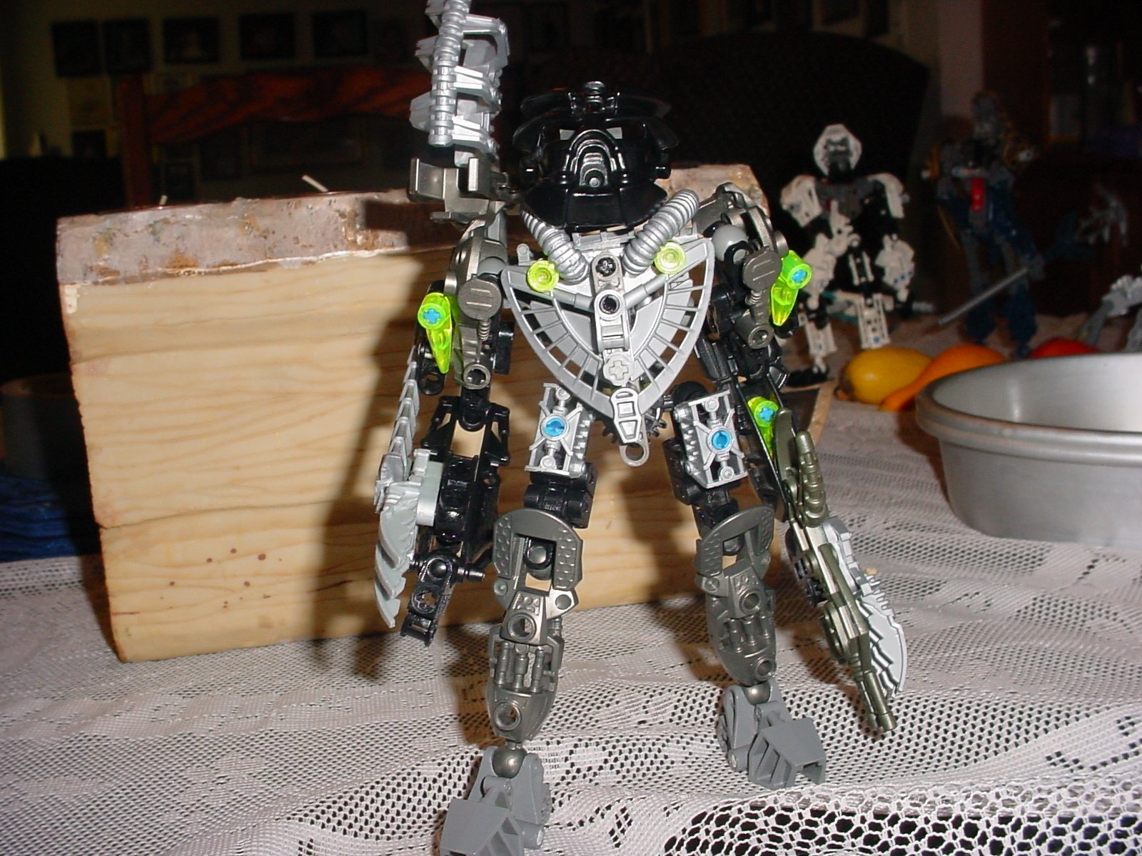 new_bionicles_and_mocs_009.jpg