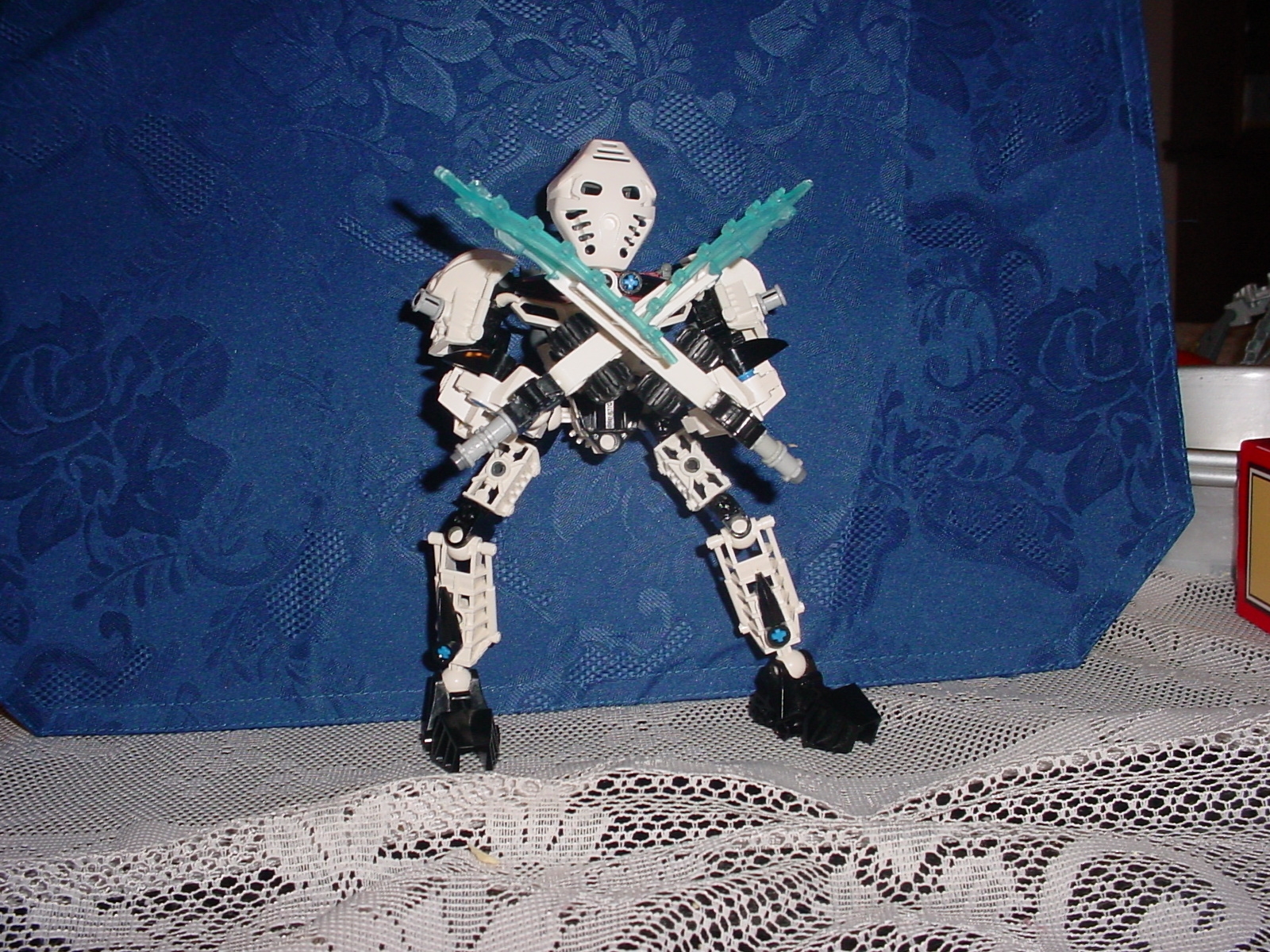 new_bionicles_and_mocs_014.jpg