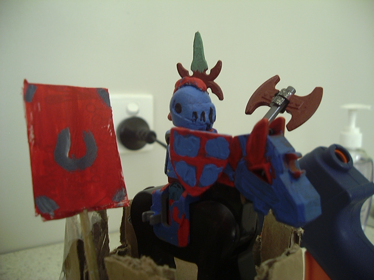 zamorak_runescape_knight_with_dragon_weapons_003.jpg