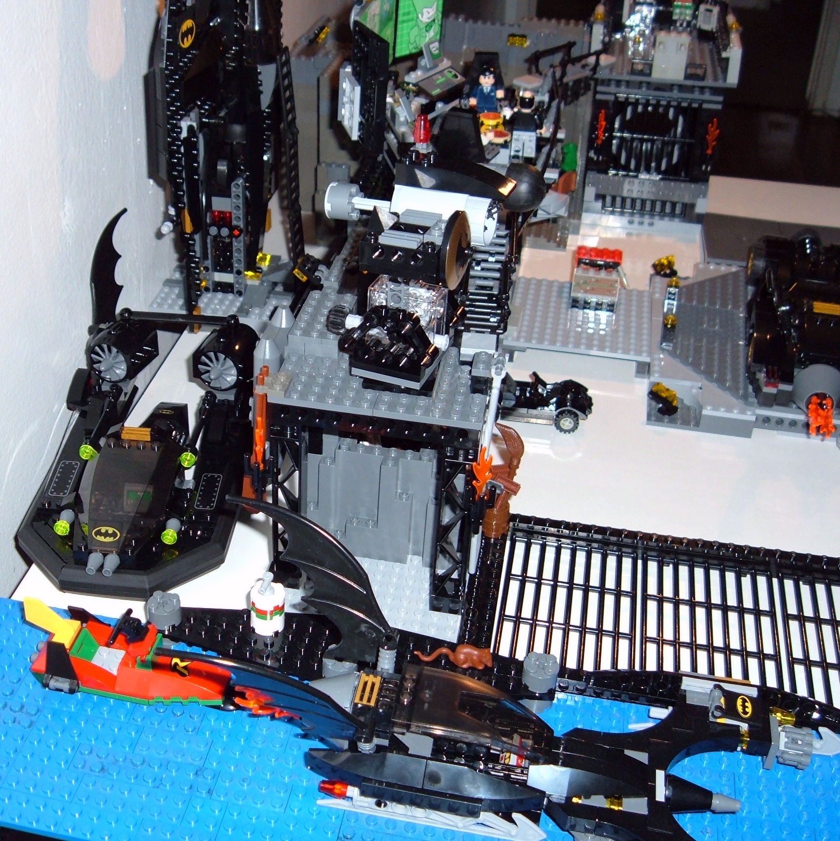 batcave-layout5.jpg