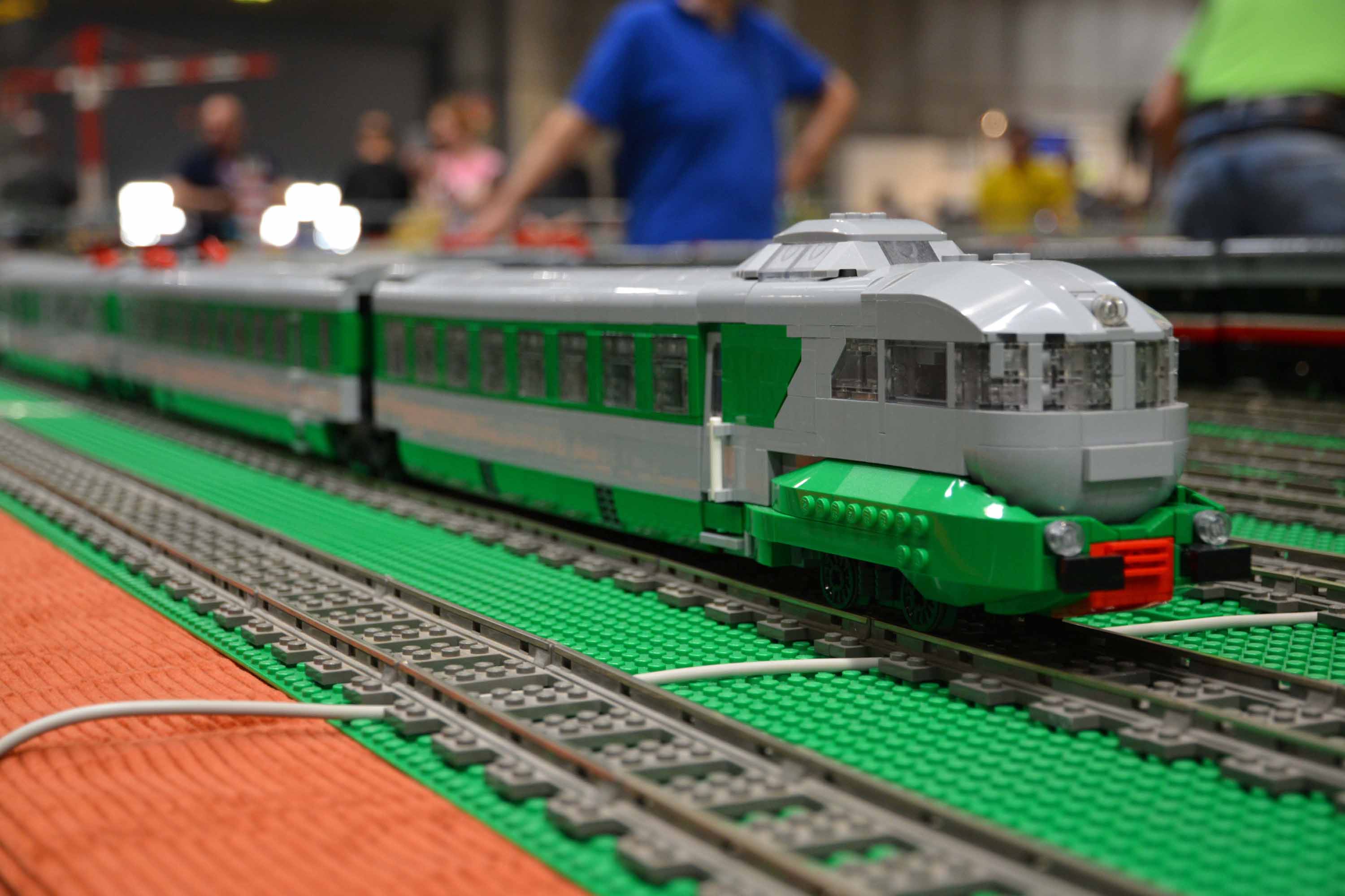 train-04.jpg
