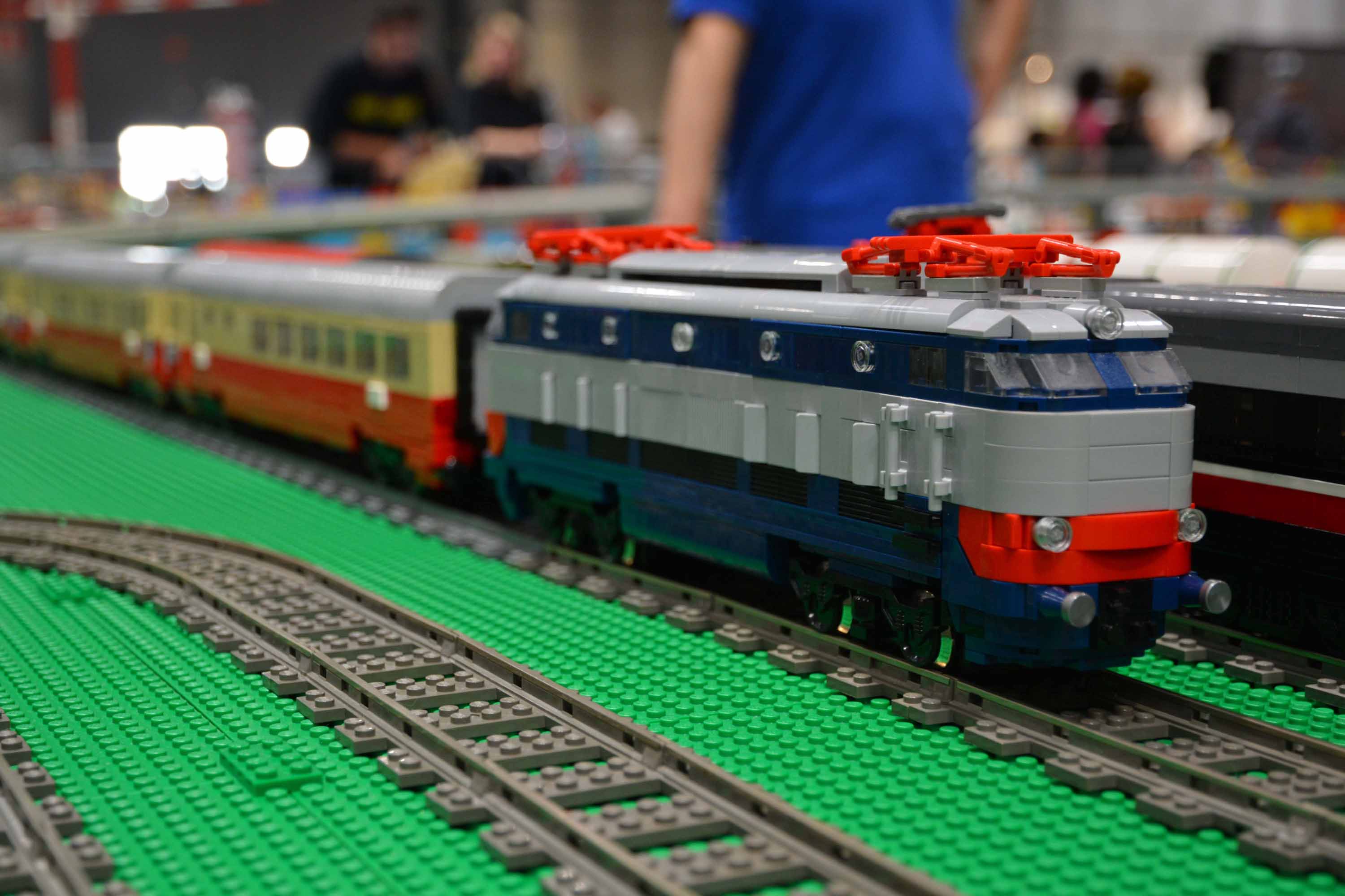 train-06.jpg