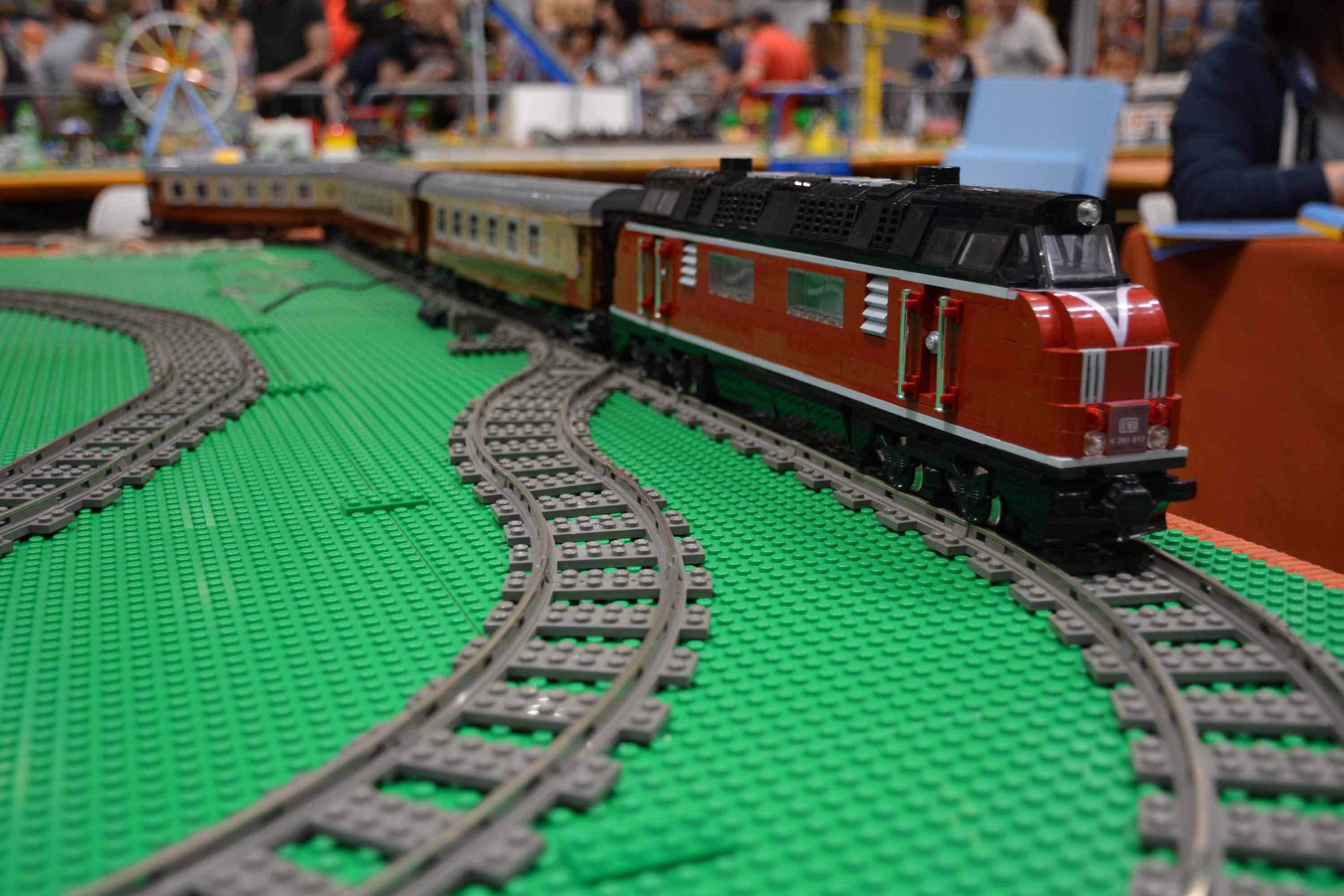 train-09.jpg