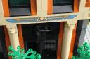 jakob_-_lego_-_pratchett_s_building_exterior_011.jpg