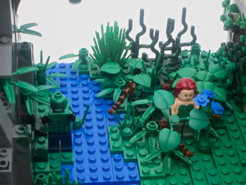 11_poison_ivy_and_croc.jpg