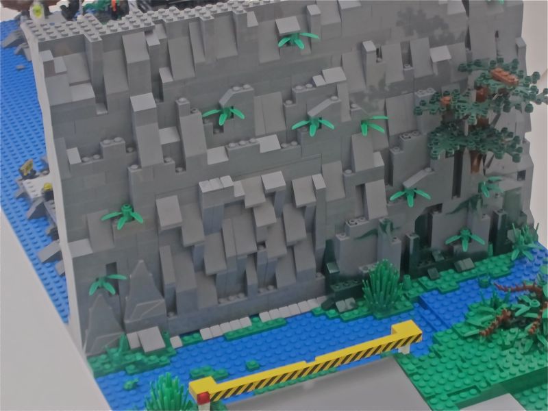 18_hidden_entrance.jpg