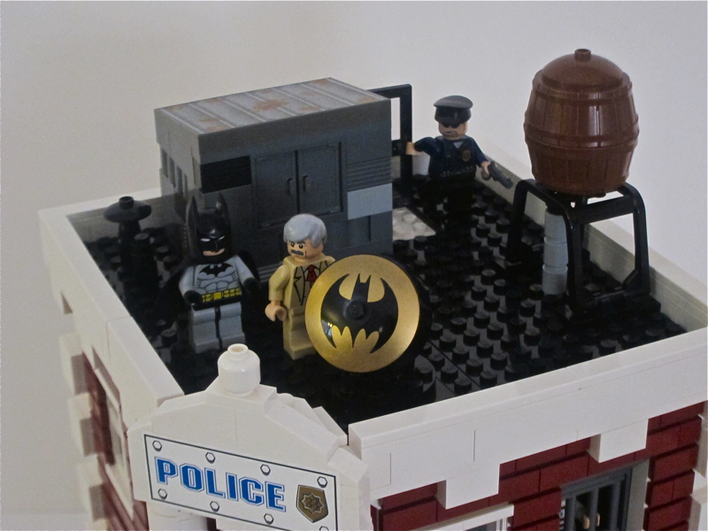 16_gcpd_rooftop_with_batman.jpg