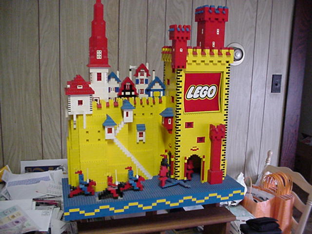 old_lego_castle_d.jpg