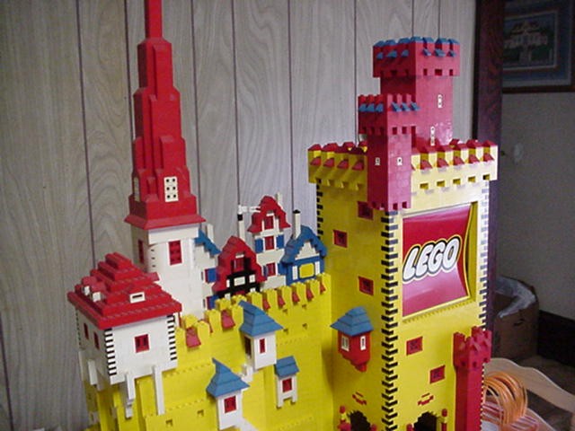 old_lego_castle_f.jpg