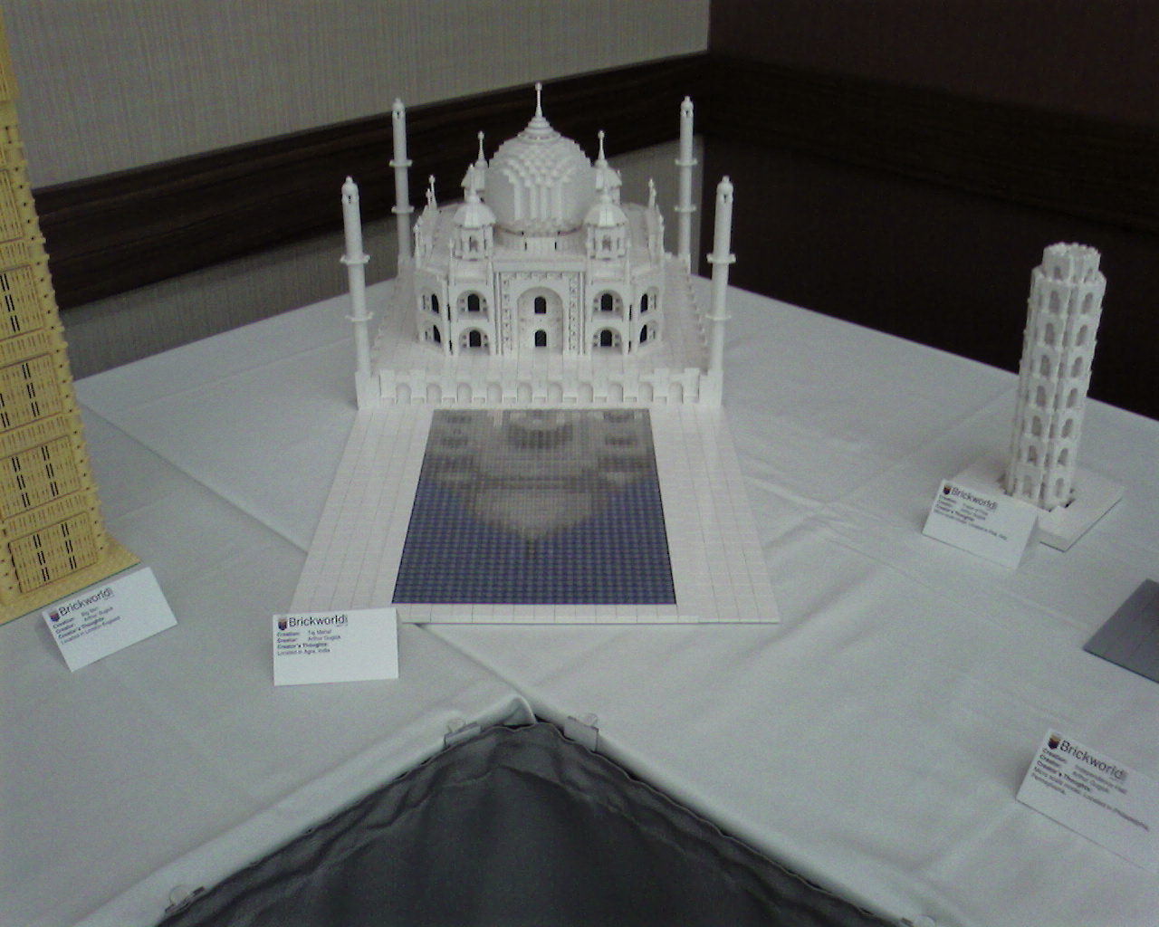 2007_brickworld_0009.jpg