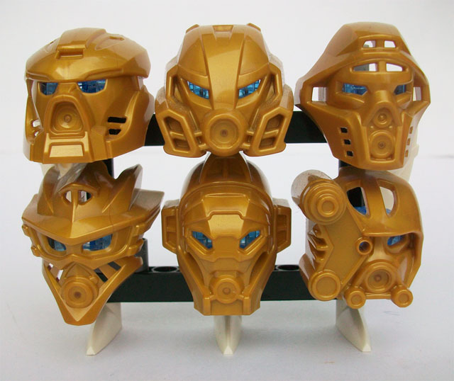 gold_mask_rack.jpg