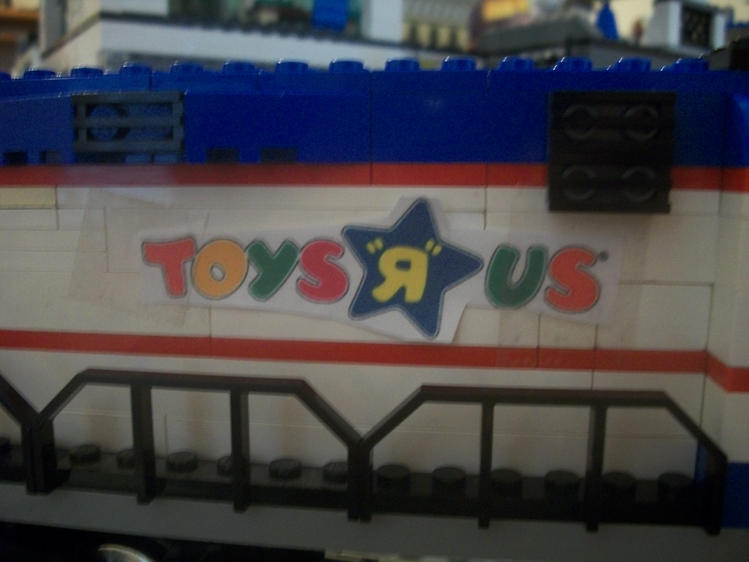 toys_r_us_train_002.jpg