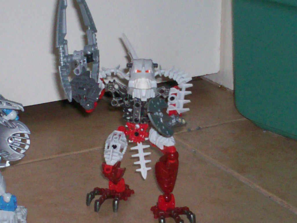 bionicle_bom_and_oomn_005.jpg