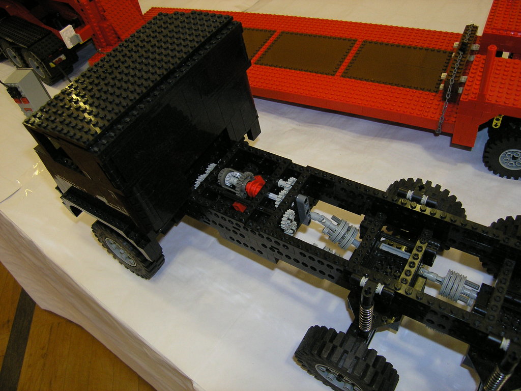 blk_chassis_03.jpg