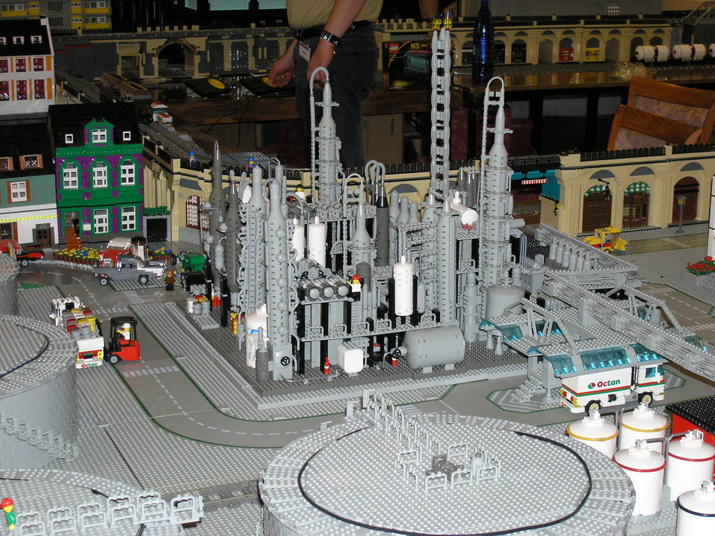 refinery_06.jpg