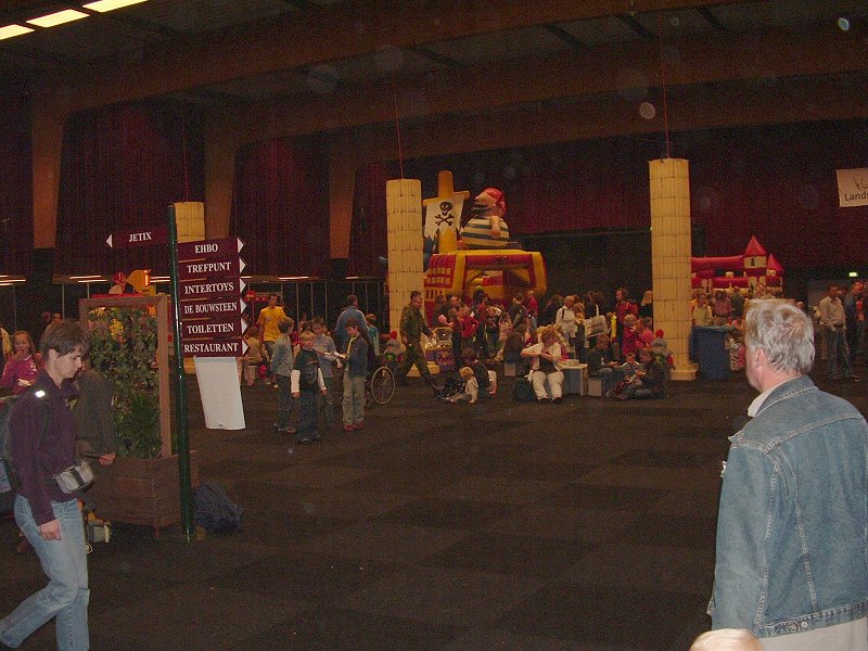 01-03_lobby.jpg