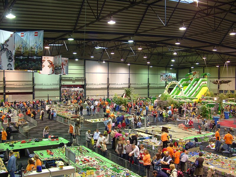 01-08_model_hall.jpg