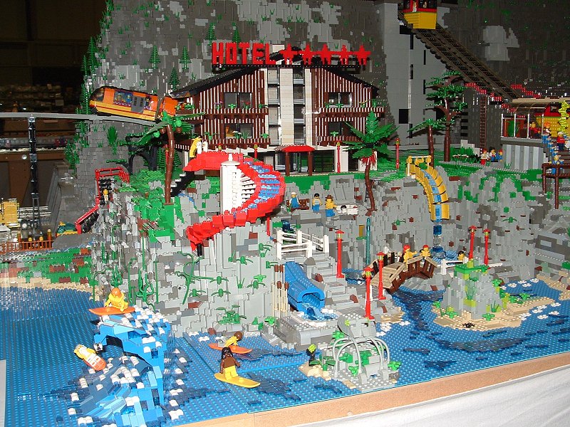 17-03_splash_hotel.jpg