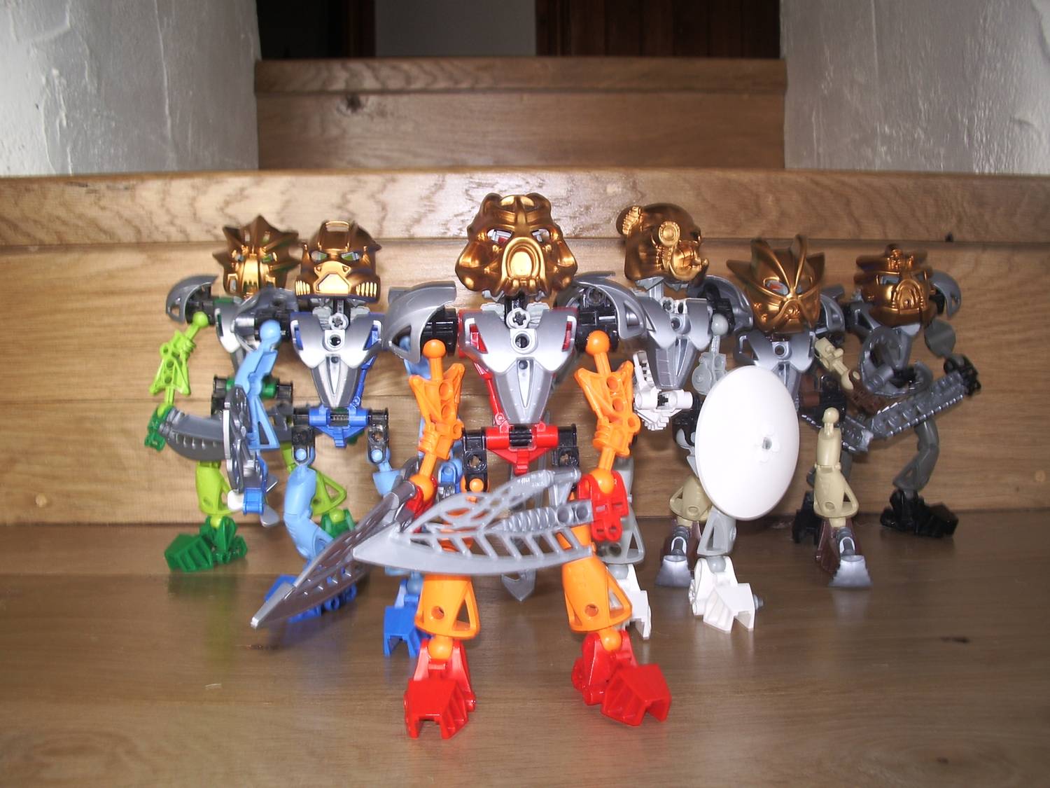 toa_nuva_with_gold_masks.jpg
