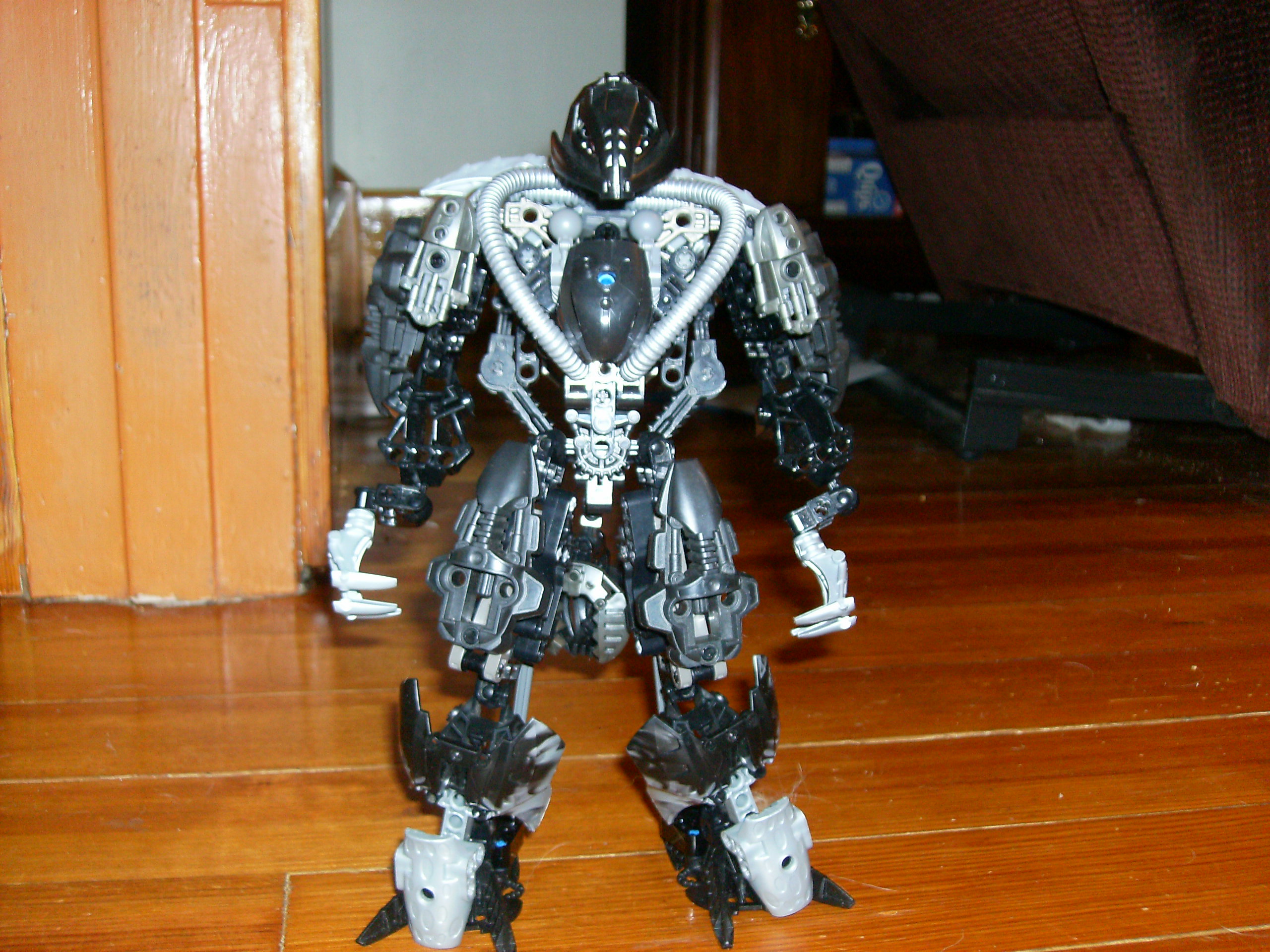 momn_-_bionicle_007.jpg