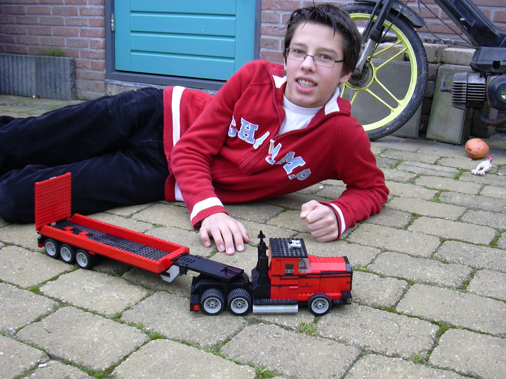 johan_met_vrachtwagen.jpg