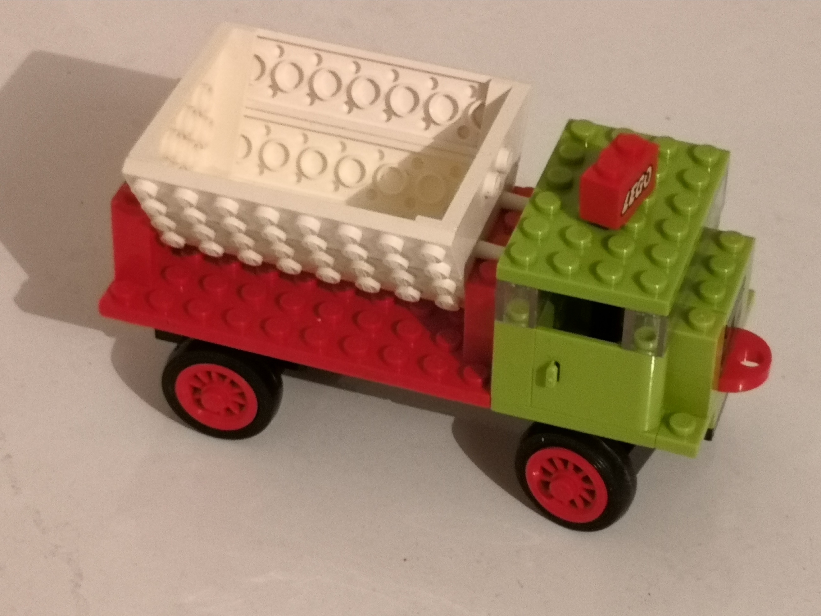 lenk-lkw_hellgruen_rechts.jpg