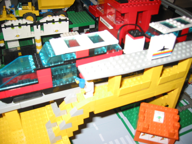 airport_monorail_station.jpg