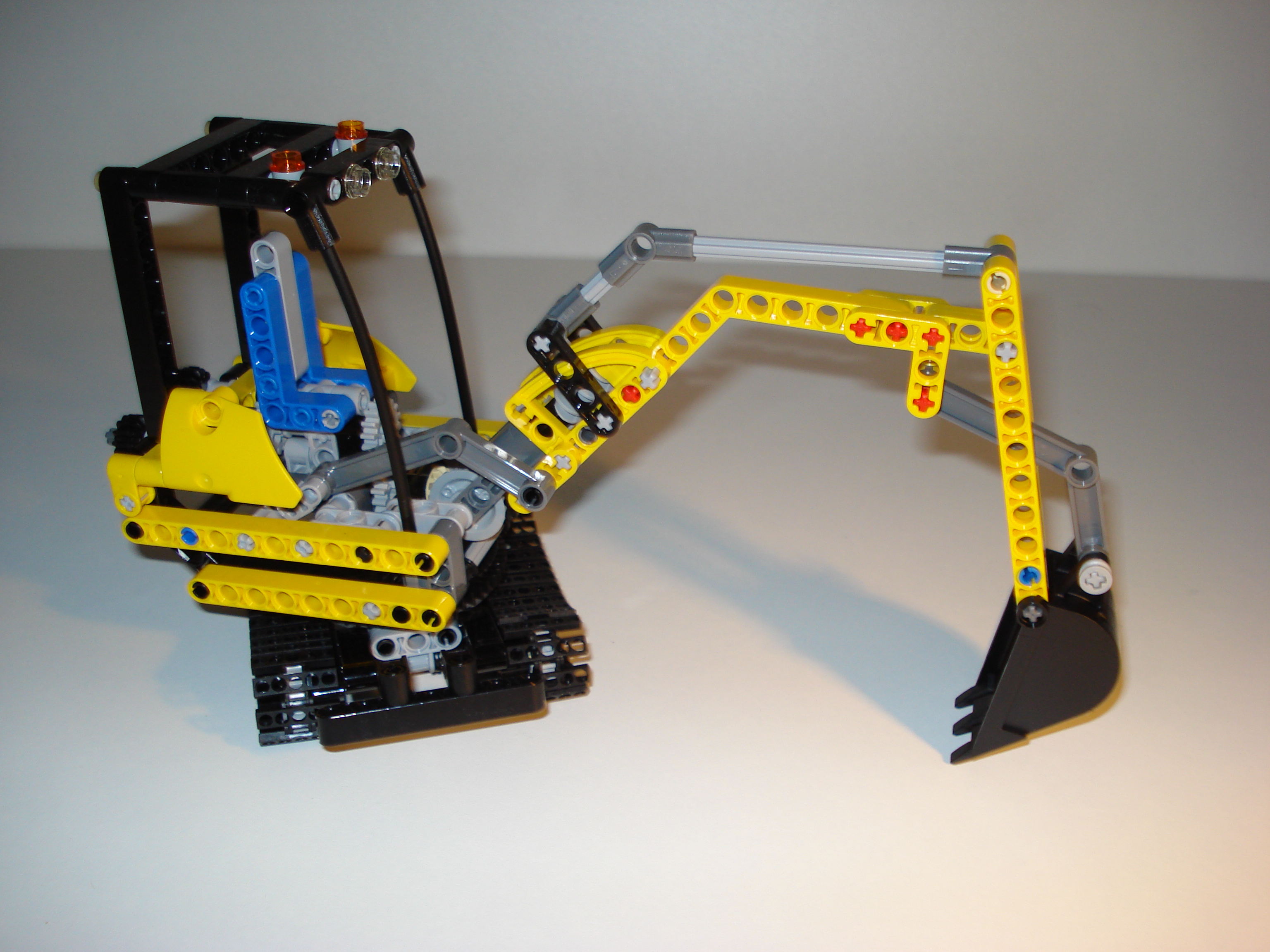 8047-mini_excavator-1.jpg
