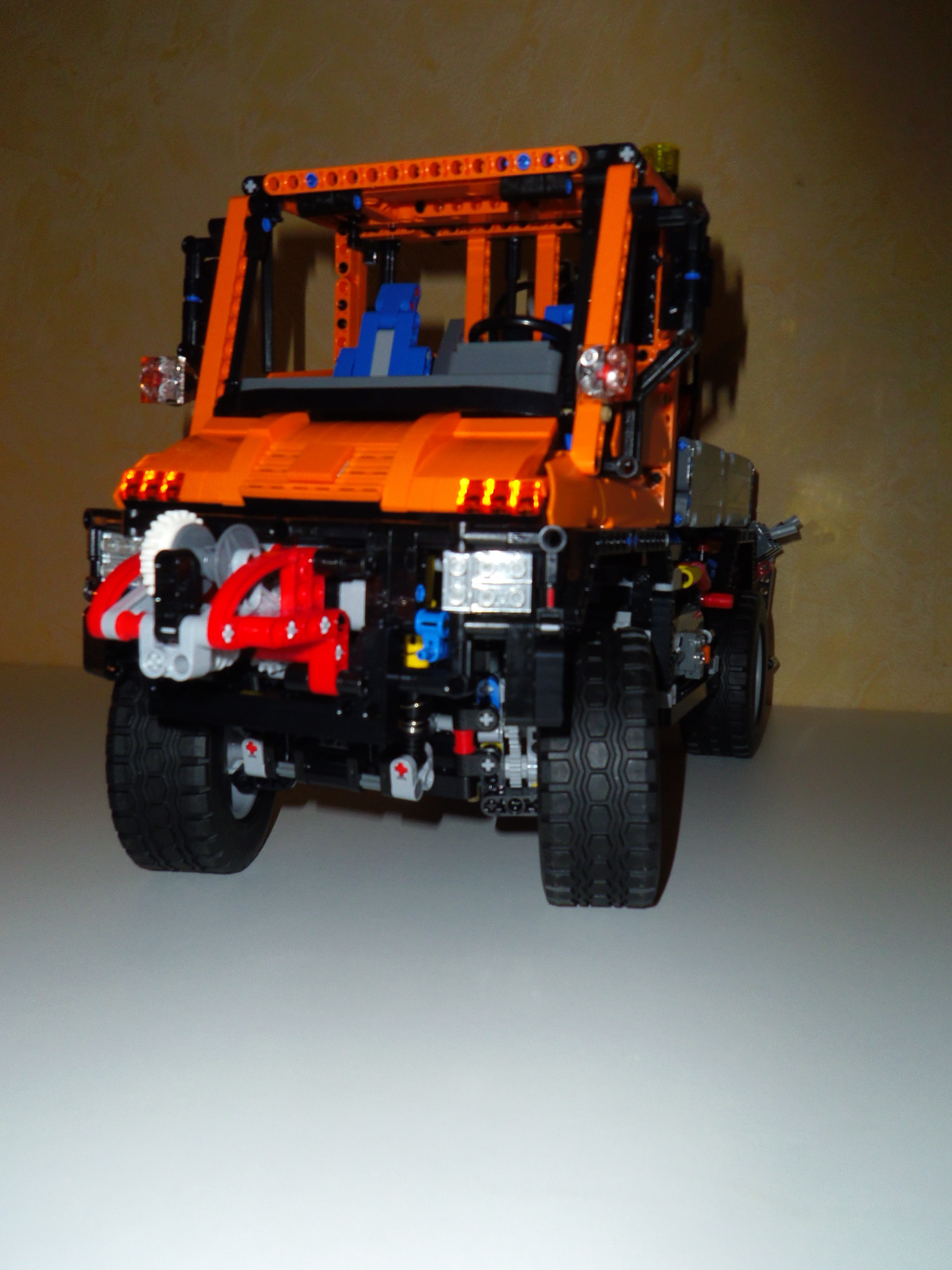 8110-mercedes-benz_unimog_u-400_3.jpg