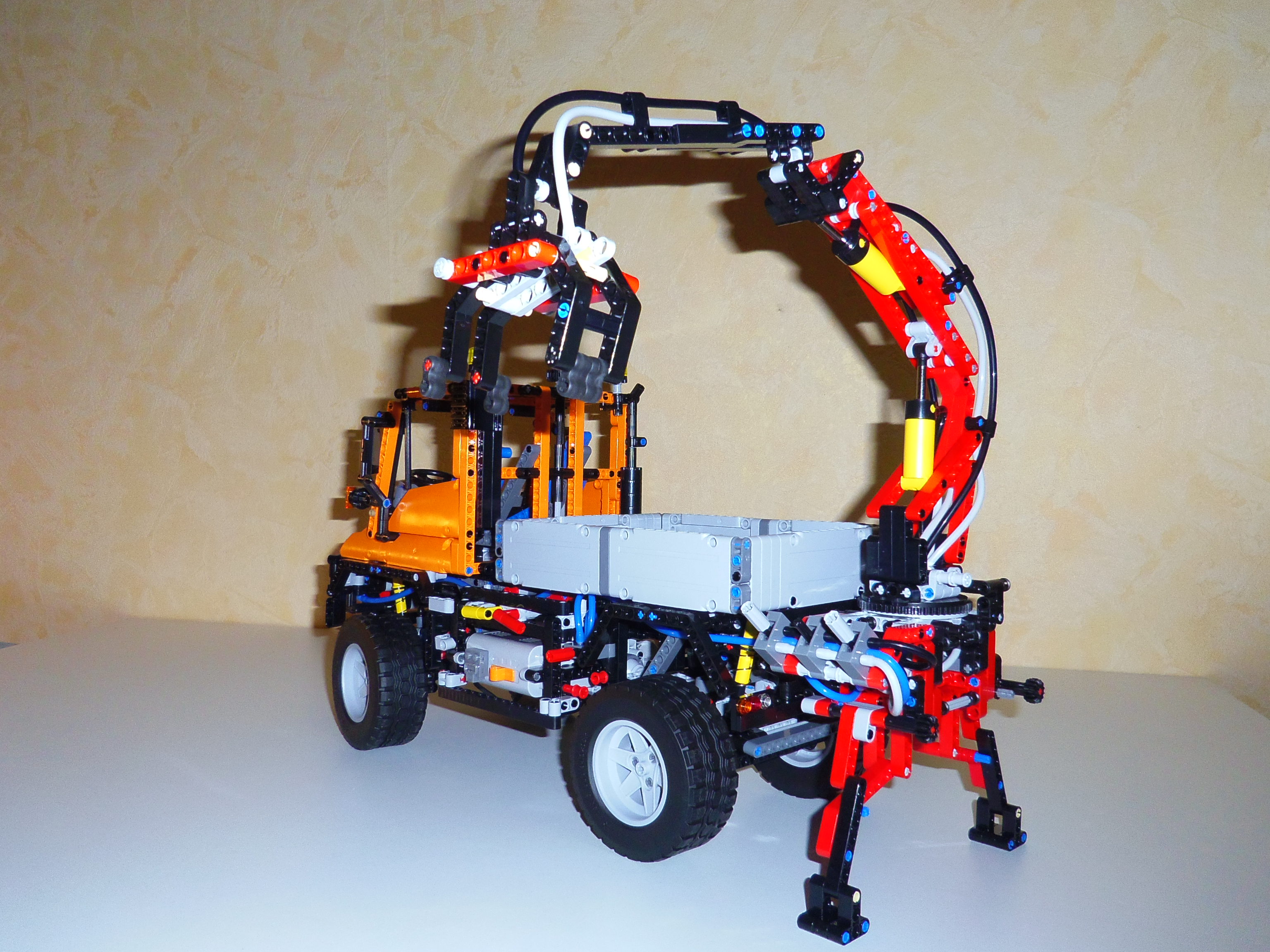 8110-mercedes-benz_unimog_u-400_4.jpg