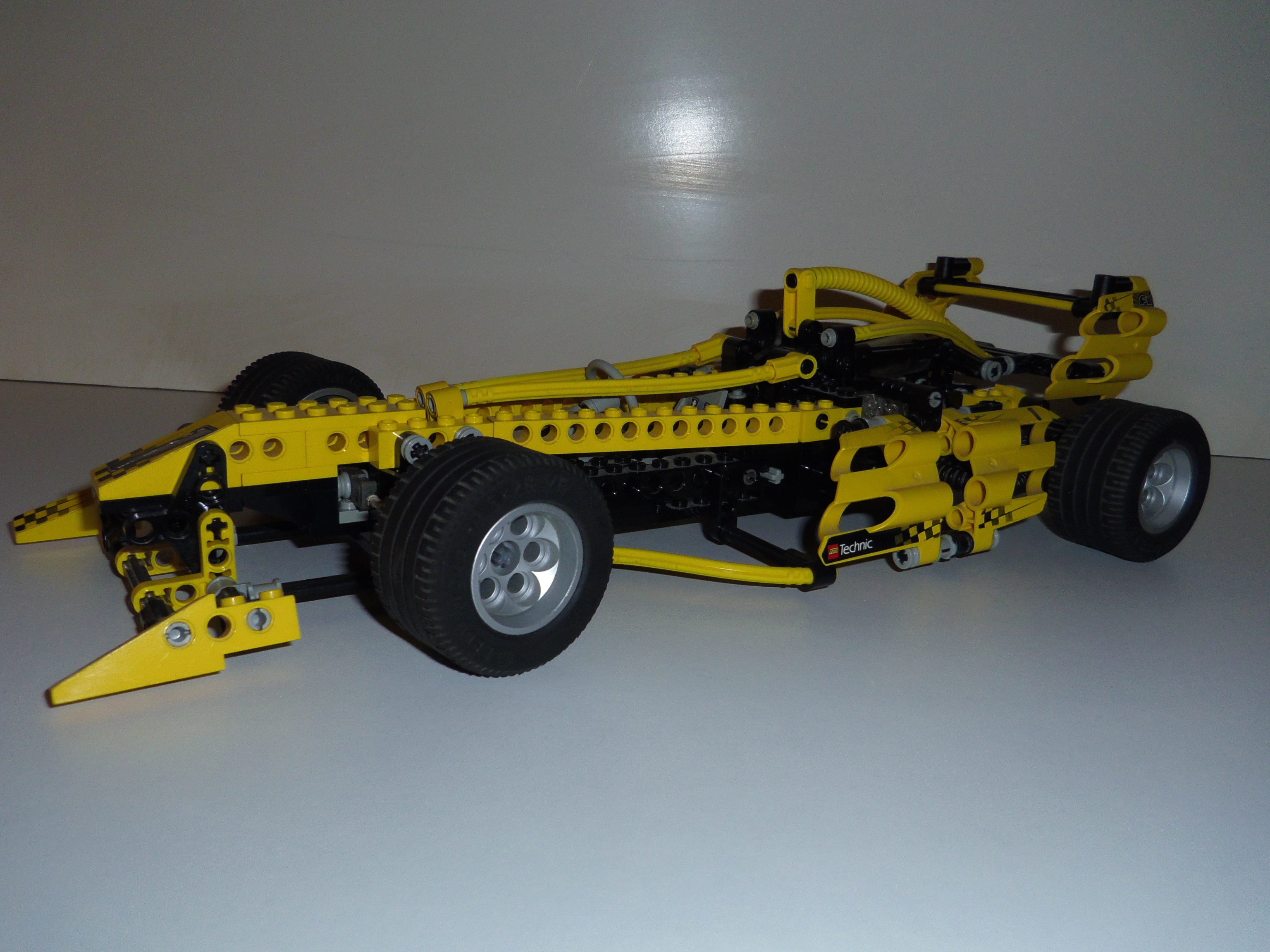 8445-formula_1_racer_0.jpg