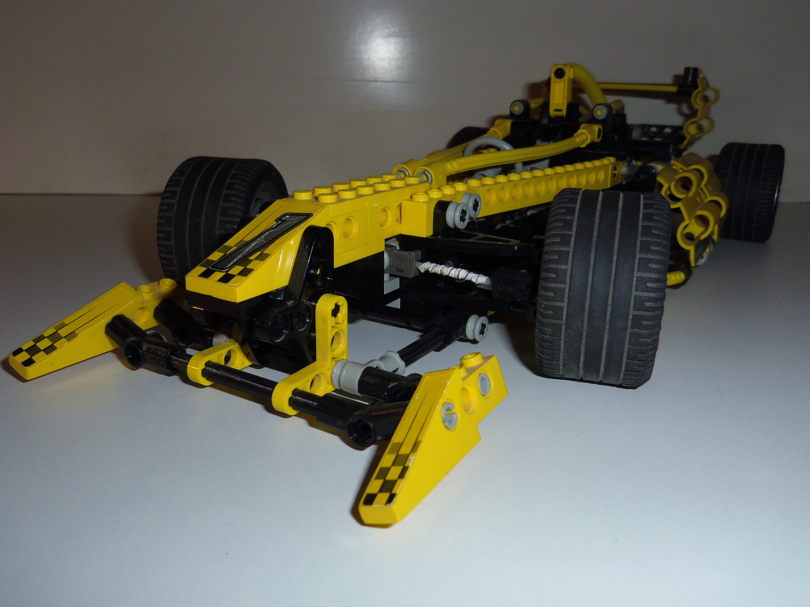 8445-formula_1_racer_1.jpg