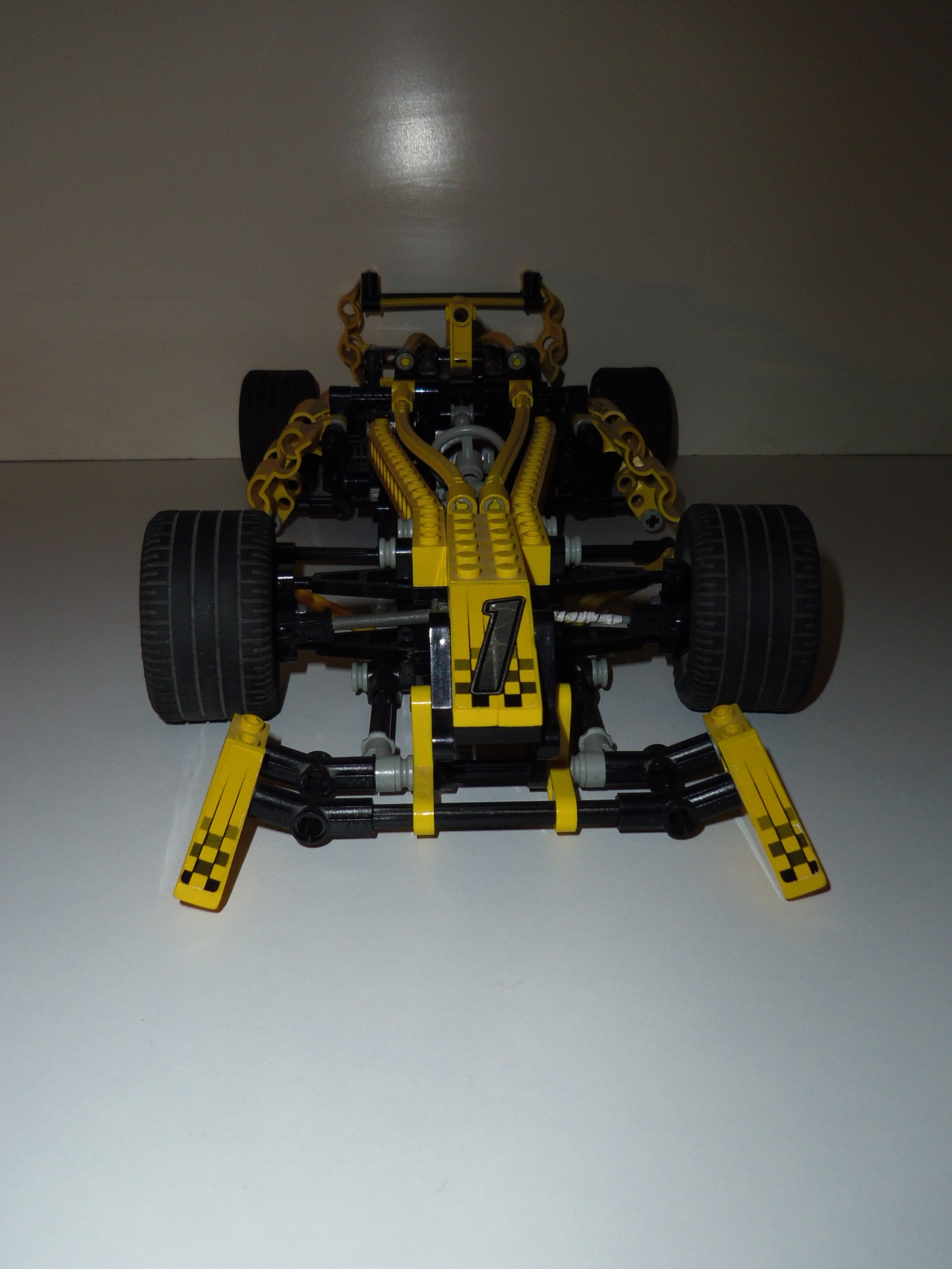8445-formula_1_racer_2.jpg